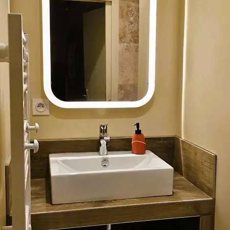 Le Loft De - La Bastide, Le Chalet, Le Loft, Le Mas, La Paillote Apartment Genas