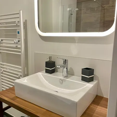 Le Loft De - La Bastide, Le Chalet, Le Loft, Le Mas, La Paillote Apartment Genas