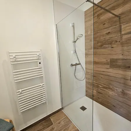 Le Loft De - La Bastide, Le Chalet, Le Loft, Le Mas, La Paillote * Genas