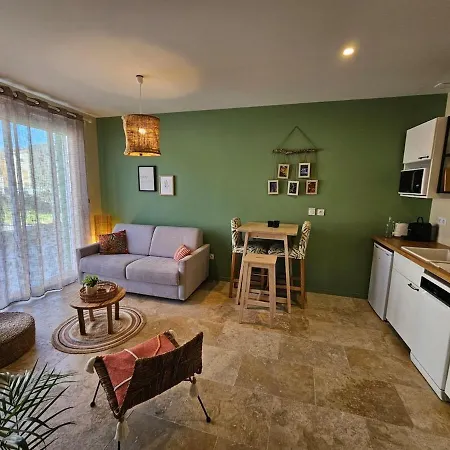 Le Loft De - La Bastide, Le Chalet, Le Loft, Le Mas, La Paillote * Genas