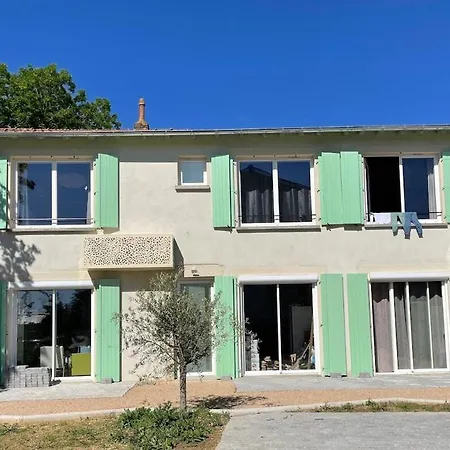 Apartment Le Loft De Azieu, Entre Eurexpo Et St Exupery